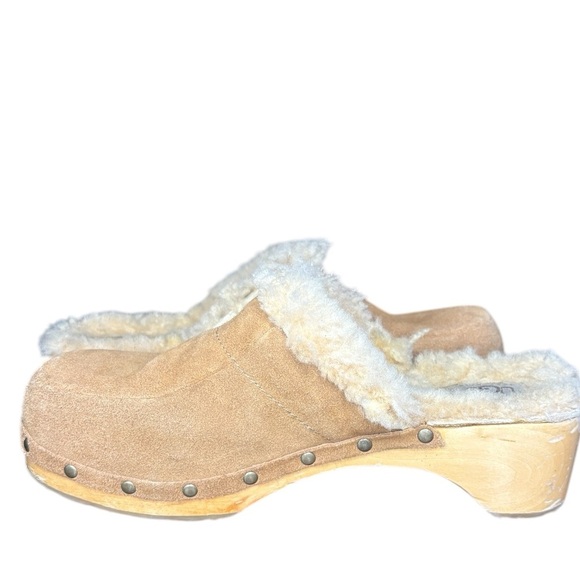 UGG Kalie Chestnut Suede Y2K
Sheepskin Lined Wood Sole Mule
Clogs 5426 Size 9 - Picture 5 of 10
